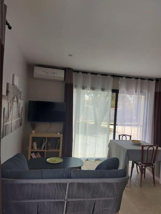 Location Independante Au Coeur Des Alpilles Pour 2 Personnes Avec Jacuzzi Villa Aureille Kültér fotó