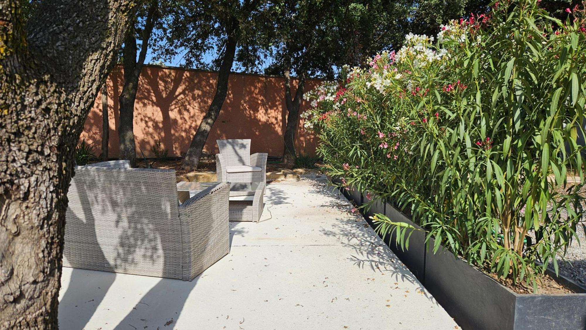 Location Independante Au Coeur Des Alpilles Pour 2 Personnes Avec Jacuzzi Villa Aureille Kültér fotó
