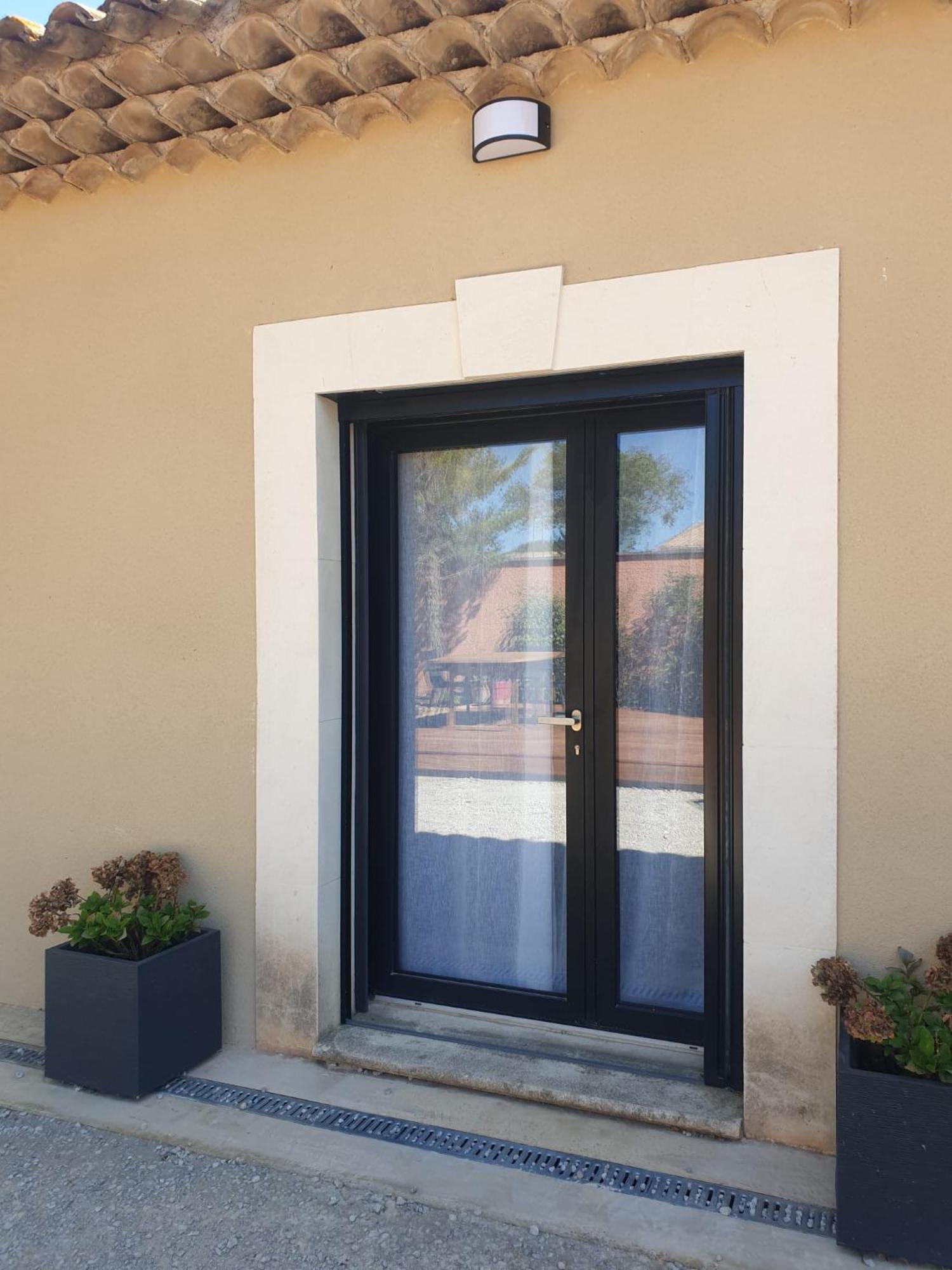 Location Independante Au Coeur Des Alpilles Pour 2 Personnes Avec Jacuzzi Villa Aureille Kültér fotó